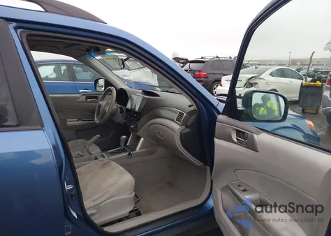 2010 Subaru Forester 2.5X Premium из США, поврежденный, VIN JF2SH6CC4AH738415